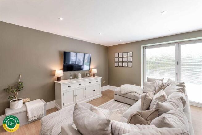 4 bed Detached for sale Image 6