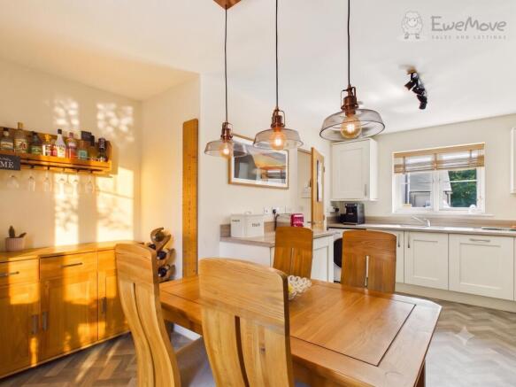EWEMOVE SOUTH MOLTON - 28 OAKTREE ROAD
