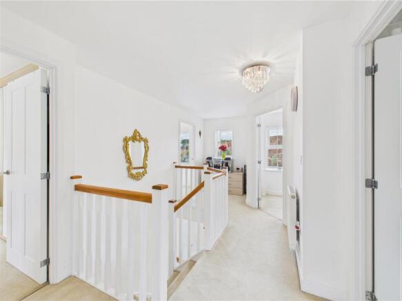 4 bed Detached for sale Image 11