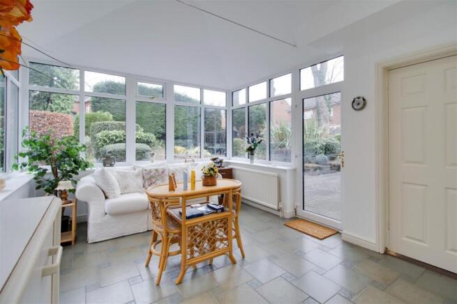 4 bed Detached for sale Image 8