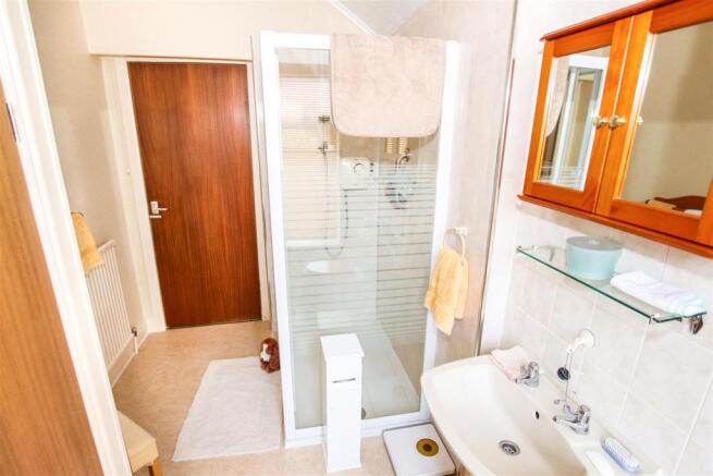FIRST FLOOR SHOWER ROOM