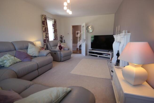 4 bed Detached for sale Image 5