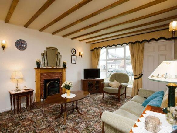 Lounge & Fireplace