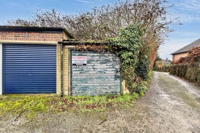 18 Minchin Close, Leatherhead, Surrey, KT22 8BH