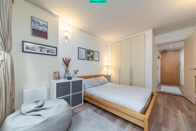 Spacious double bedroom