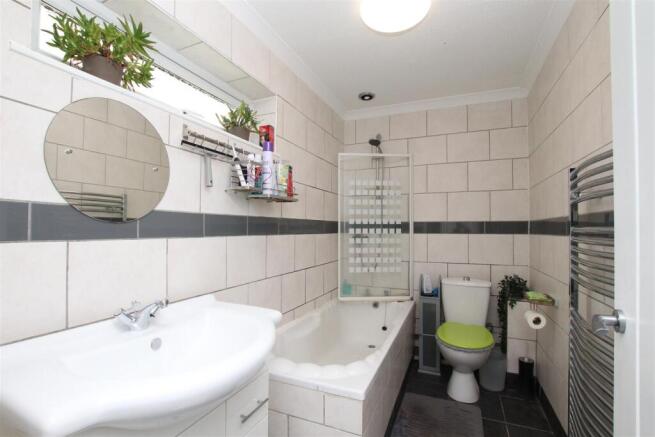 Bathroom.JPG