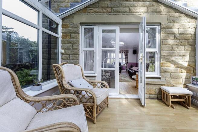 5 bed Detached for sale Image 10