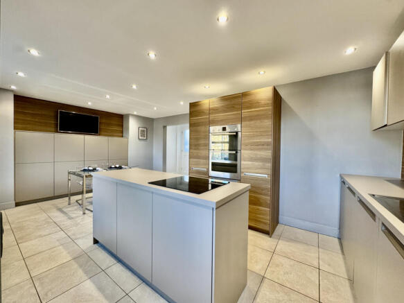 3 bed Semi-Detached to rent Image 8