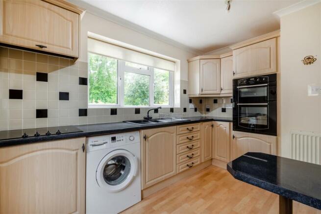 8553573-interior09.jpg