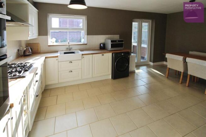 4 bed Detached for sale Image 4