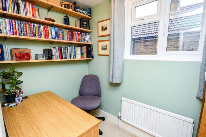 Bedroom / Study