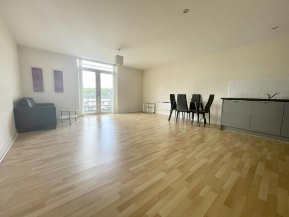 1 bed Apartment to rent Image 6