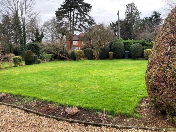 FRONT GARDEN