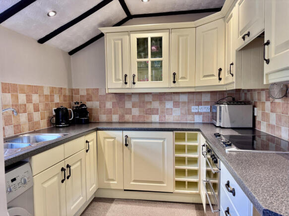 Kitchen with integrated appliances