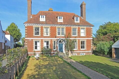 Beautiful, character, top floor flat in the centre of Ticehurst