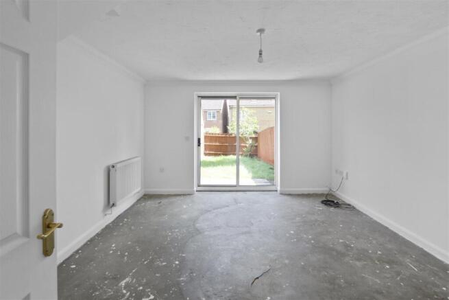 Reservoir Close, Irthlingborough photo 4