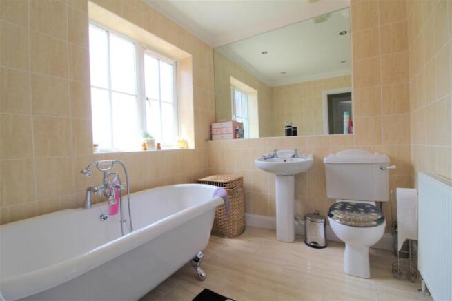 FAMILY BATHROOM