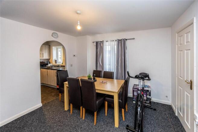 2 bed Apartment for sale Image 4