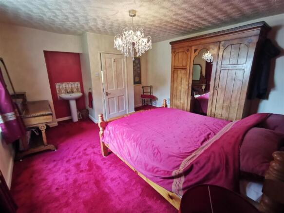 BEDROOM 2