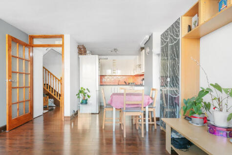Distillery Walk, Brentford, TW8