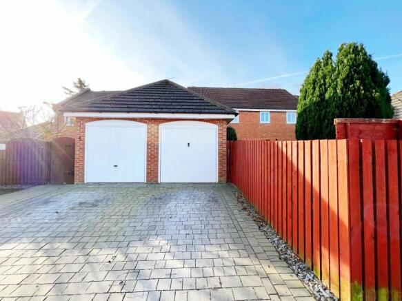 Garage & Driveway.jpg