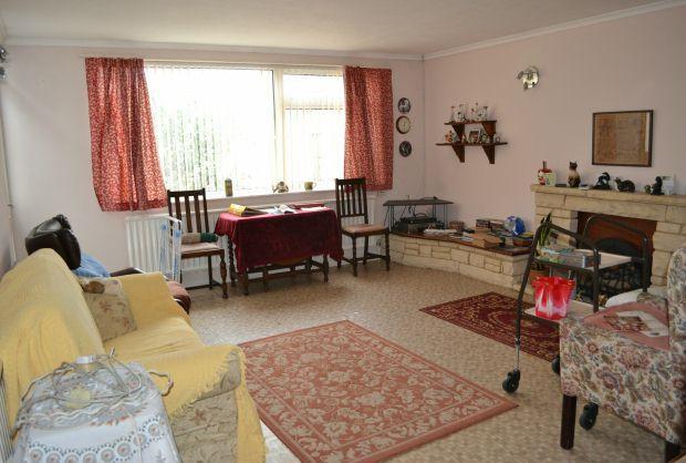 SITTING/DINING ROOM