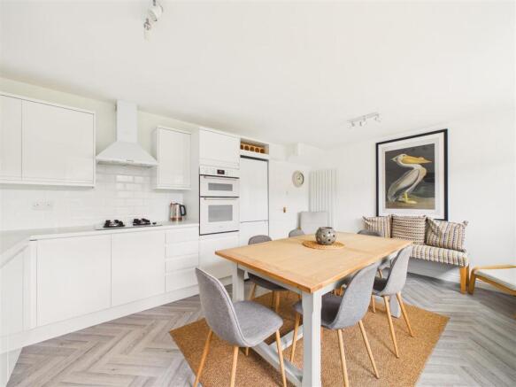 3 bed Mews for sale Image 4