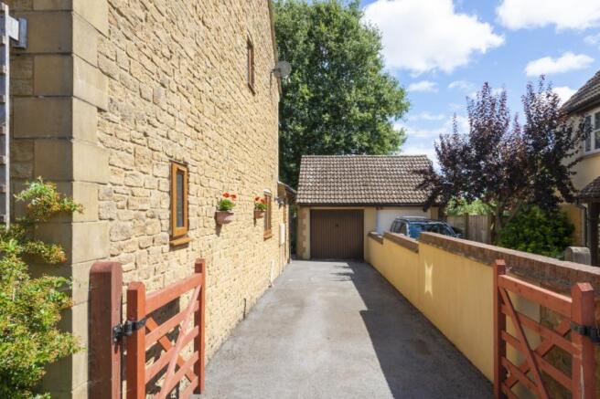 Driveway/Garage
