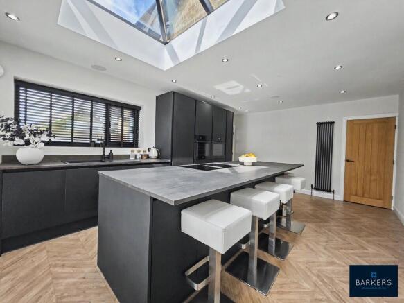 4 bed Semi-Detached for sale Image 7