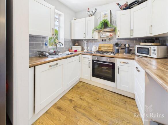 3 bed Semi-Detached for sale Image 6