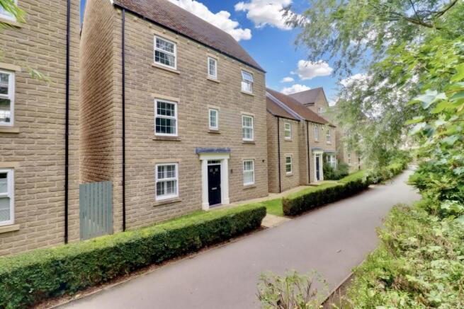 4 bed Detached for sale Image 4
