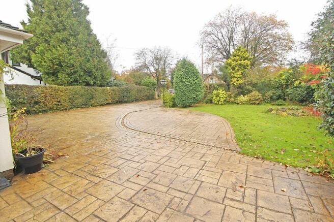 Driveway/Front Garden