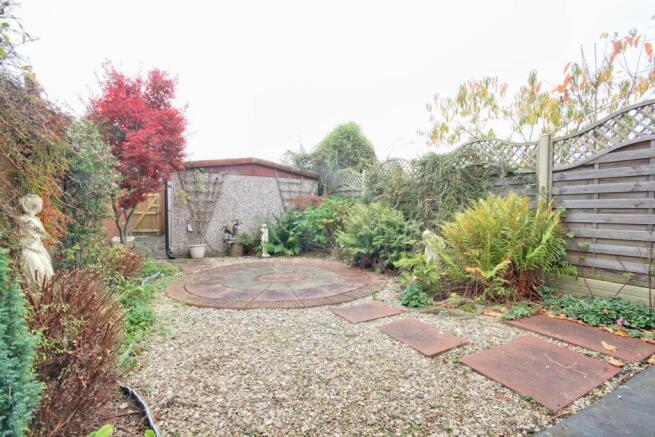 3 bed House to rent Image 10