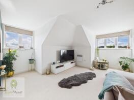 22, Alisander Close, Snodland ME6 5SH