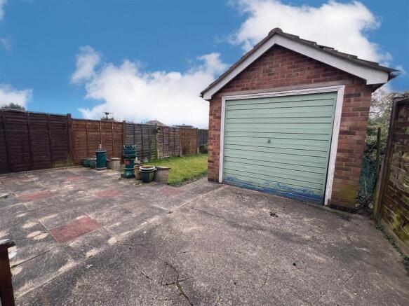 Garage / Garden