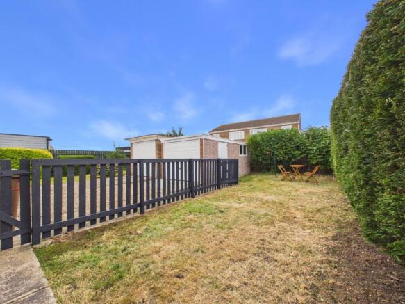 2 bed Semi-Detached Bungalow for sale Image 11