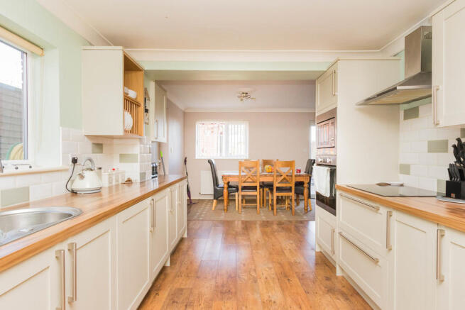 Kitchen/Breakfast...