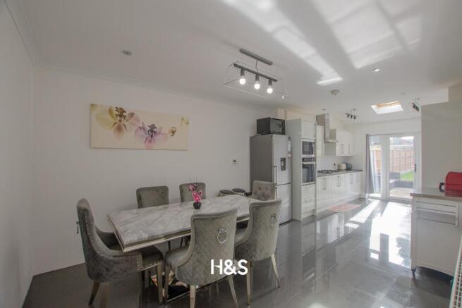 88 Brooklands Road - kitchendiner.jpg