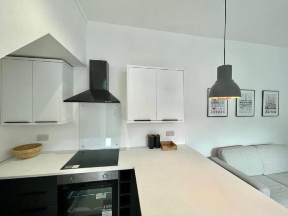 2 bed Terraced to rent Image 4