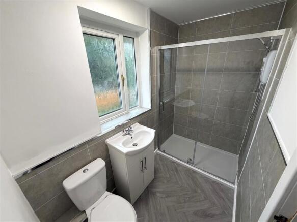 4 bed Detached to rent Image 9