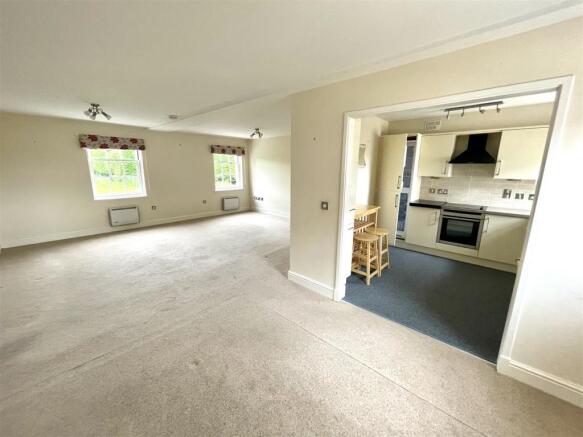 LIVING/DINING ROOM