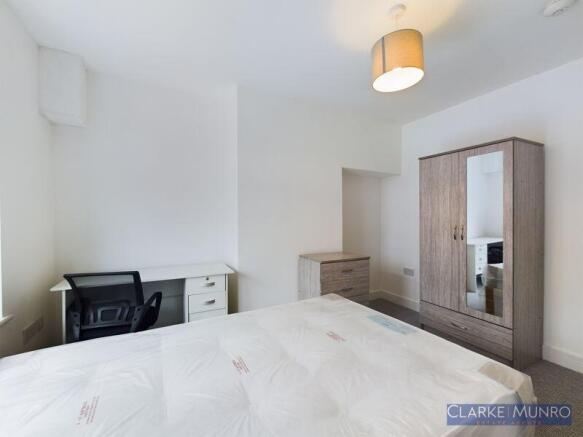 1 bed House Share to rent Image 8