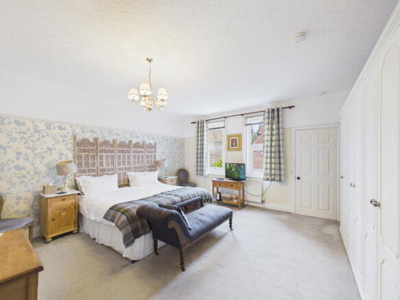 8 bed Detached for sale Image 10