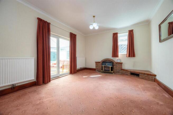 5 bed Detached for sale Image 11