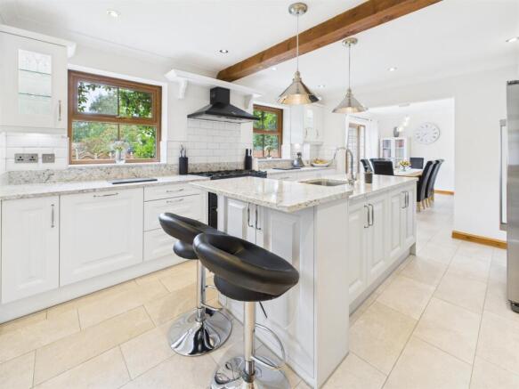 OPEN PLAN KITCHEN/BREAKFAST ROOM