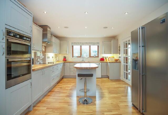 Kitchen 2.jpg