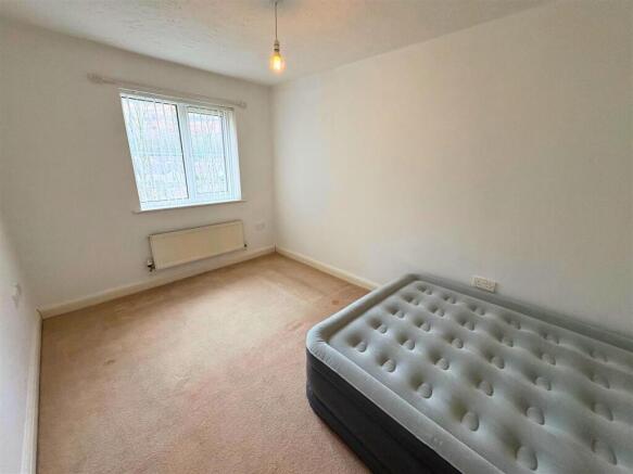 Bedroom 1a (edit).jpg