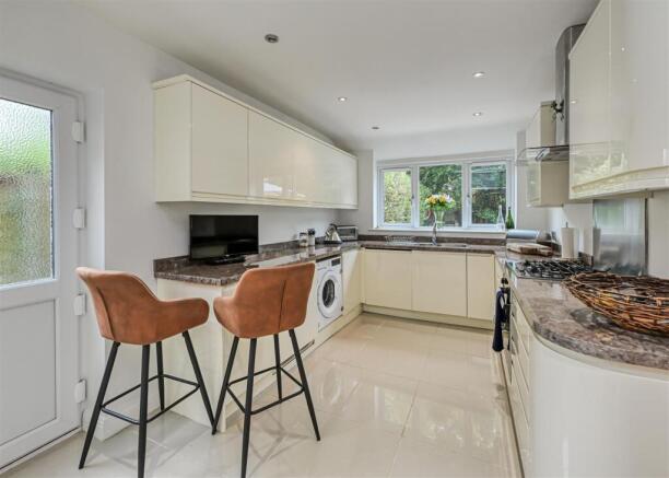 66 Heath Farm Road, Codsall, Wolverhampton, WV8 1HT photo 4