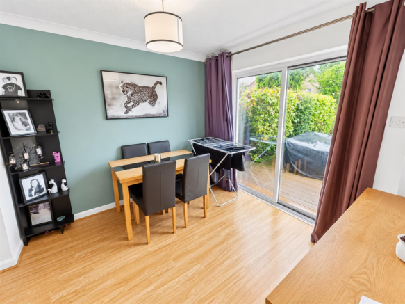 2 Sinclair Close (8).png