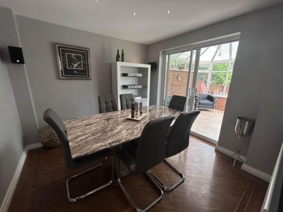 4 bed Detached for sale Image 9